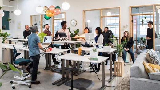 In the Future of Smart and Healthy Office, Why the Adjustable Desk is Popular